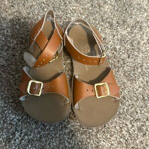 Little girls brown saltwater sandals size 9